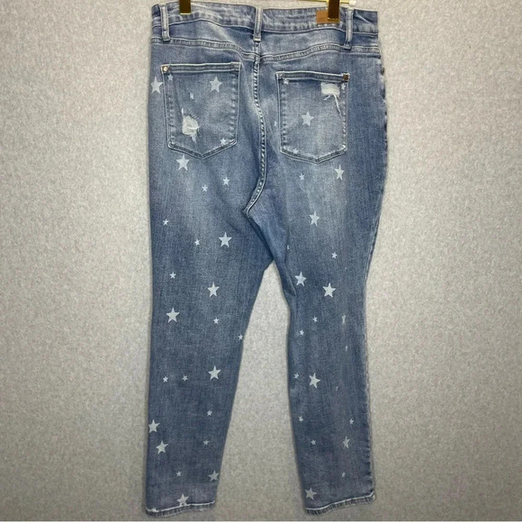 Judy Blue Boyfriend Distressed High Waisted Star Printed Stretch Denim Jeans - Picture 7 of 8